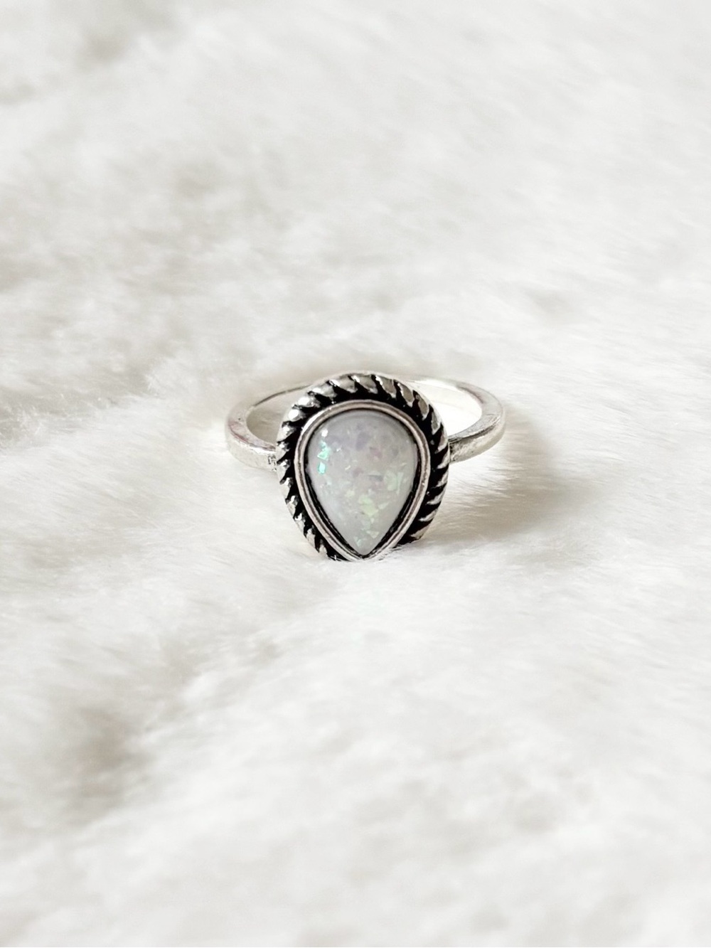 5/$15 🩷 MUST BUNDLE Silver Teardrop White Opal Ring
